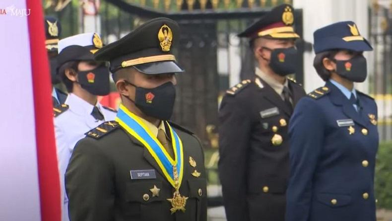 Jokowi Anugerahi Adhi Makayasa kepada Sermatutar Septian Pasaribu, Lulusan Terbaik AAD