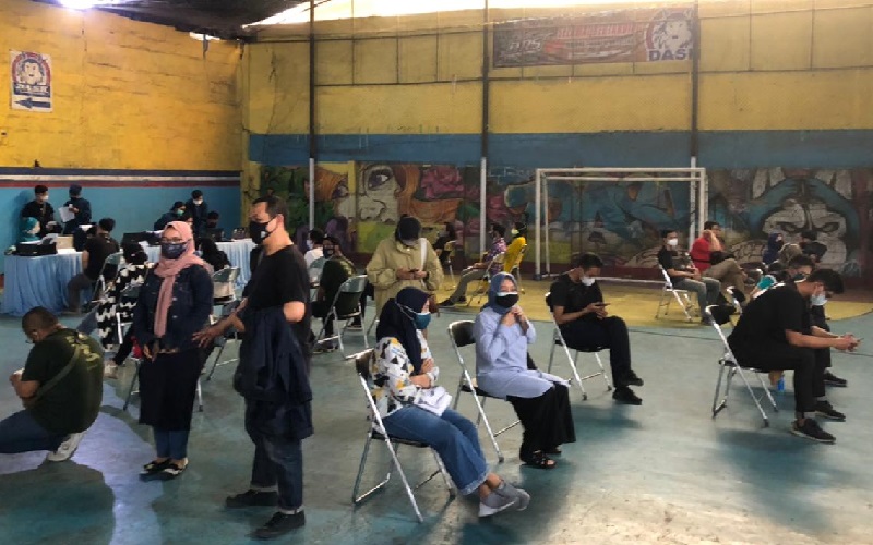 Ratusan Vaporista di Kota Bandung Disuntik Vaksin Covid-19