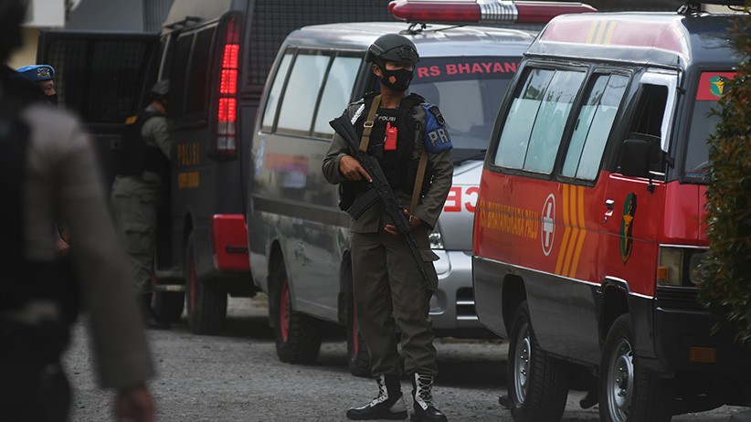 2 Jenazah Teroris MIT Dievakuasi ke RS Bhayangkara Palu - Bagian 2