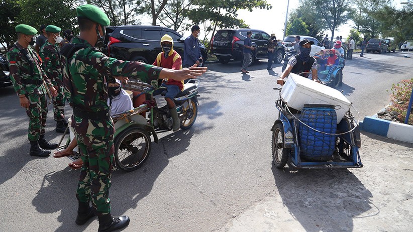 TNI AL Gelar Serbuan Vaksinasi untuk Masyarakat Pesisir Lamongan - Bagian 3