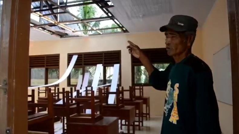 Cuaca Ekstrem, Atap SMPN 2 Aceh Besar Terbawa Angin 