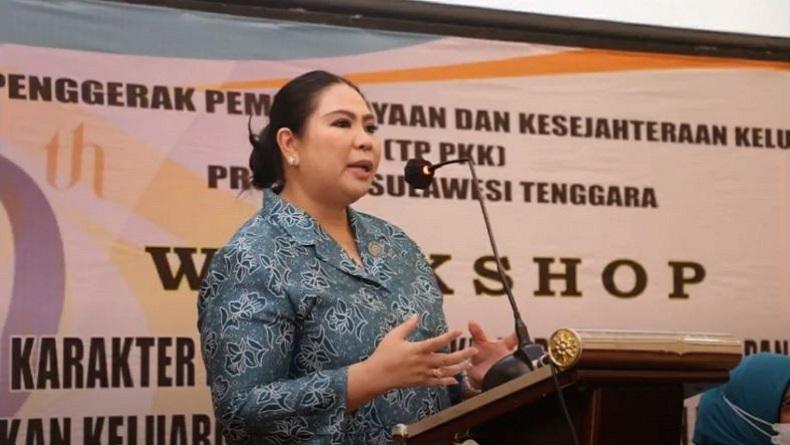 Sulawesi istri tenggara gubernur Biodata Agista