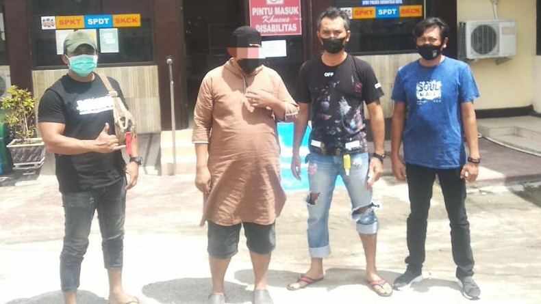 title Lari ke Gorontalo usai Mencuri di Manado, Pria Ini Diringkus Polisi Lari ke Gorontalo usai Mencuri di Manado, Pria Ini Diringkus Polisi
