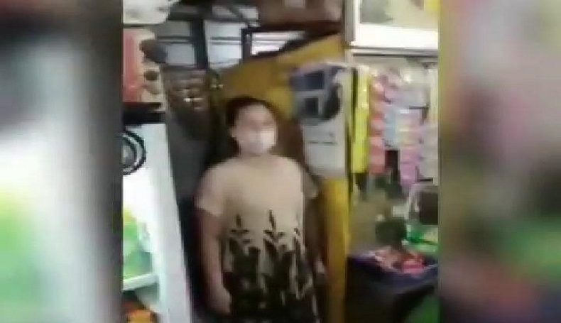 Perempuan Berdaster Nangis Pilu Warungnya Ditutup Petugas, Netizen: Teganya 