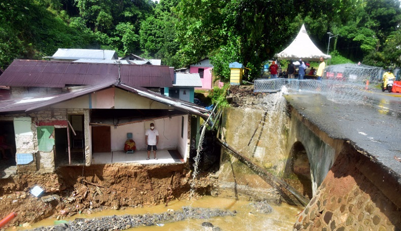 title 1 Kota dan 3 Kabupaten di Maluku Berstatus Darurat Bencana 1 Kota dan 3 Kabupaten di Maluku Berstatus Darurat Bencana