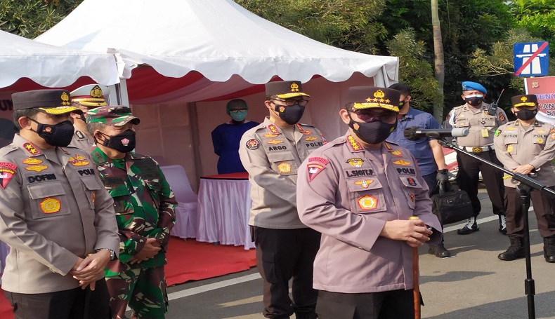Cek Gerbang Tol Pasteur Bandung, Kapolri Apresiasi Mobilitas Masyarakat Menurun