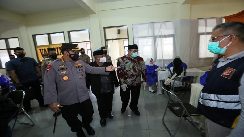 Upaya Wujudkan Herd Immunity, Kapolri Apresiasi Vaksinasi Massal Persis Bandung