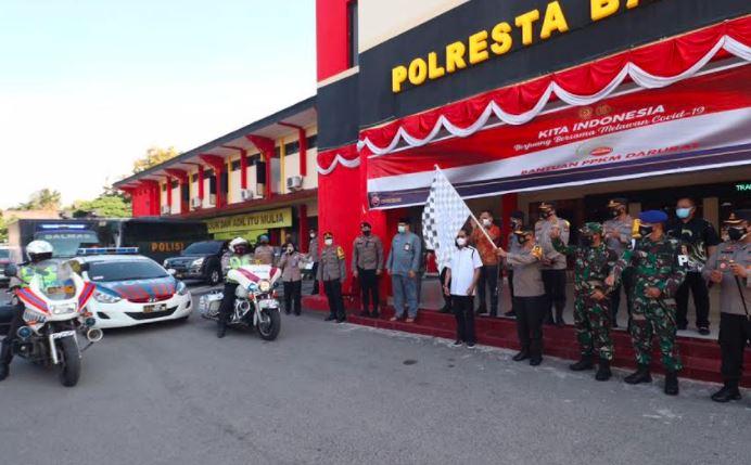 PPKM Darurat, Kapolda Kepri Salurkan Bantuan Paket Sembako ke Warga