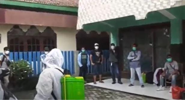 Kecolongan, Satgas Covid-19 Muara Enim Evakuasi Belasan Karyawan PT PGU dari Hotel