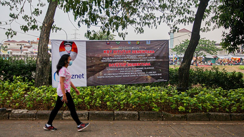 Kawasan BKT Dimanfaatkan Warga untuk Berolahraga Meski Ditutup - Bagian 3