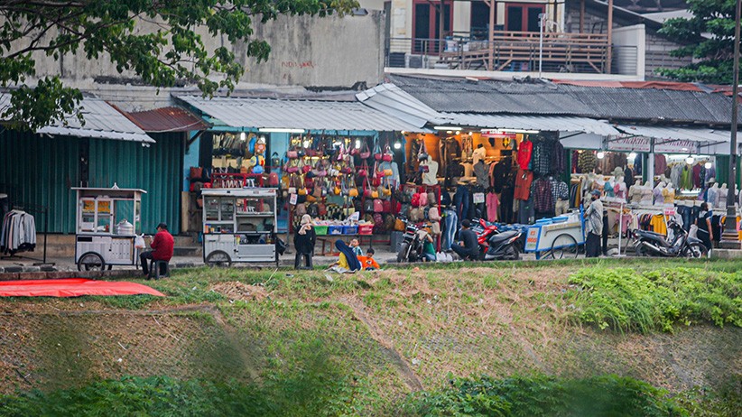 Kawasan BKT Dimanfaatkan Warga untuk Berolahraga Meski Ditutup - Bagian 4