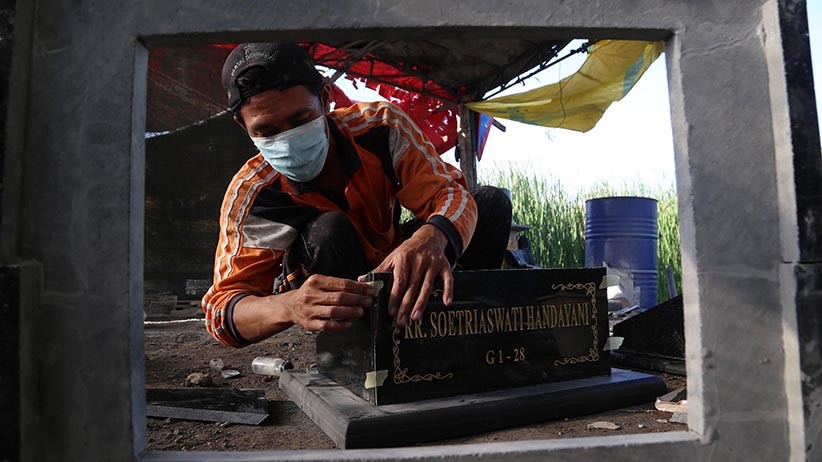 Perajin Batu Nisan Banjir Orderan - Bagian 3
