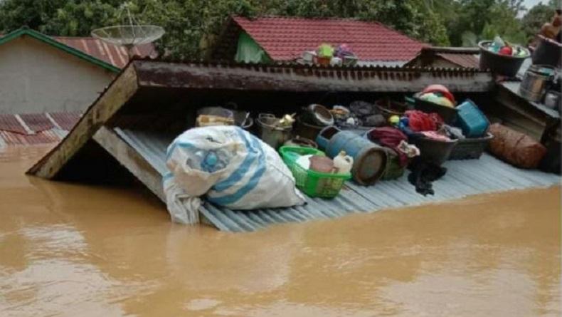 title Bencana di Kapuas Hulu, 2.862 Rumah Warga Terendam Banjir 2 hingga 7 Meter Bencana di Kapuas Hulu, 2.862 Rumah Warga Terendam Banjir 2 hingga 7 Meter
