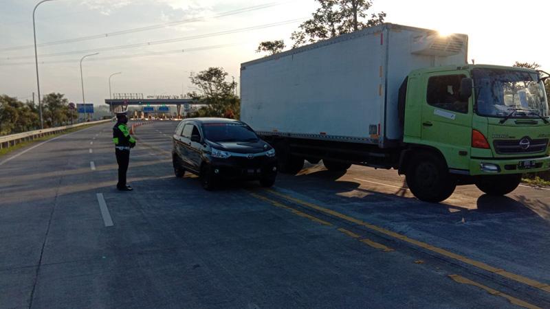  Penyekatan di Exit Tol Tingkir Salatiga, Puluhan Kendaraan Diputar Balik
