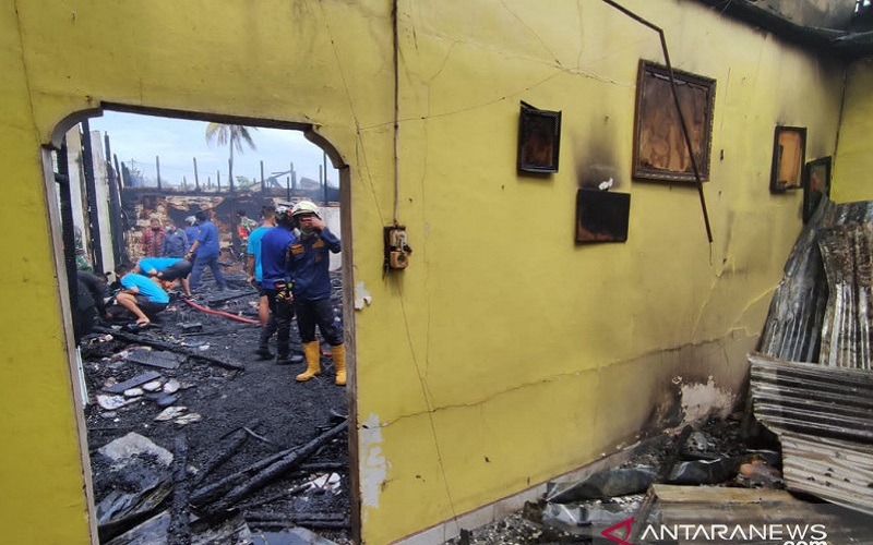 Kompleks Rumah Dinas Kodam Sriwijaya di Palembang Terbakar