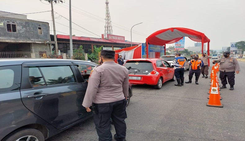title Karawang Zona Hitam, Polisi: Tak Bawa Surat Bebas Covid dan Vaksin Silakan Putar Balik Karawang Zona Hitam, Polisi: Tak Bawa Surat Bebas Covid dan Vaksin Silakan Putar Balik