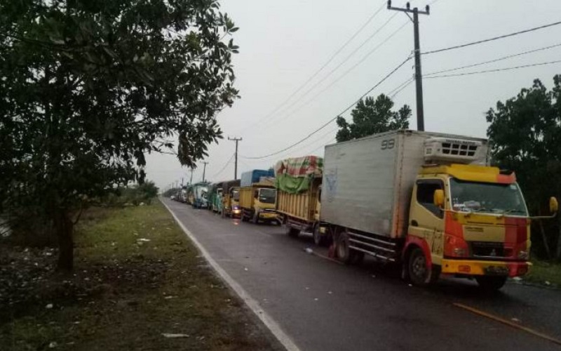  Antrean di Pelabuhan TAA Capai 3 Hari, Sopir Truk Sembako Harap-Harap Cemas