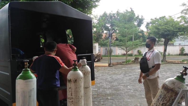 Polres Sukoharjo Siagakan Truk Dalmas untuk Bantu Distribusi Oksigen ke RS 