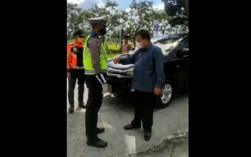 Video Viral Anggota DPRD NTB Debat Petugas Penyekatan Gegara Ditanya Sertifikat Vaksin