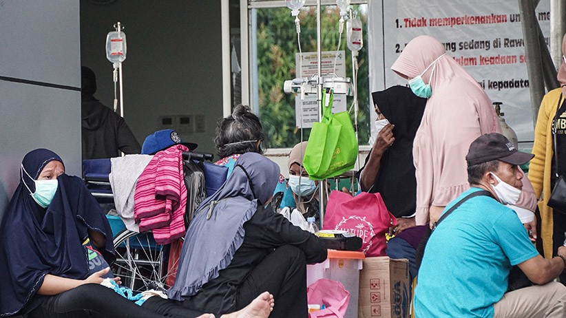 RSUD Jayapura Penuh, Pasien Dirawat di Teras IGD - Bagian 3