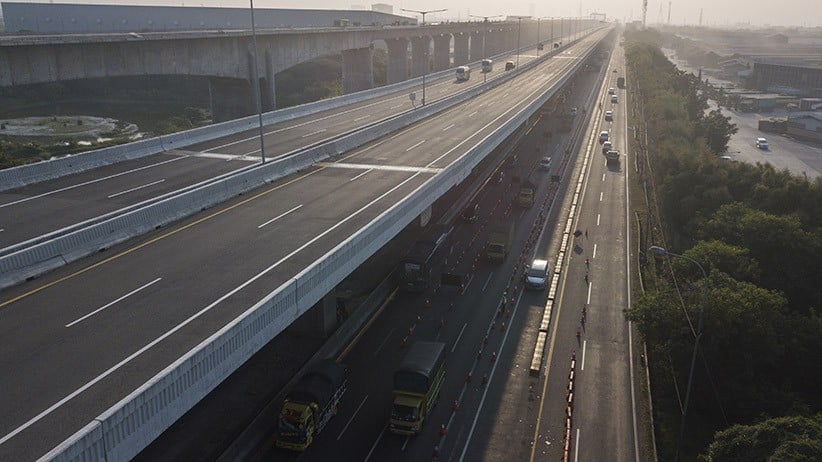 Jalan Tol Jakarta Cikampek KM 31 Disekat Jelang Idul Adha - Bagian 3