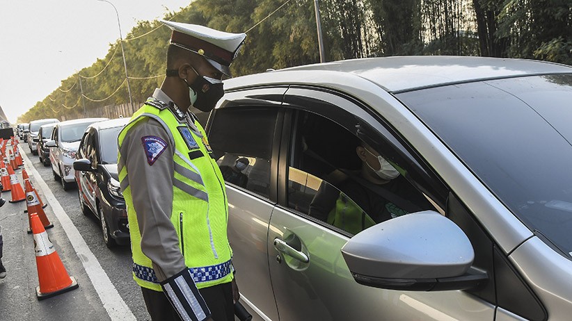 Jalan Tol Jakarta Cikampek KM 31 Disekat Jelang Idul Adha - Bagian 2