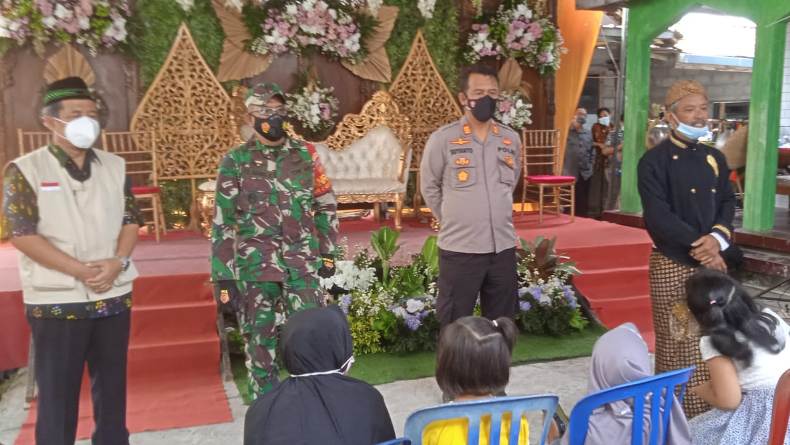 title Langgar PPKM Darurat, Acara Pernikahan di Semarang Dibubarkan Langgar PPKM Darurat, Acara Pernikahan di Semarang Dibubarkan