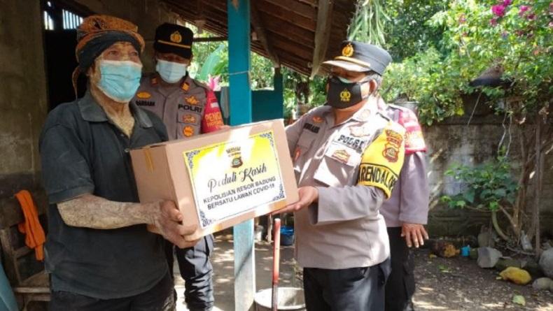 title Polres Badung Bagikan 400 Paket Sembako ke Warga Isoman dan Terdampak PPKM Darurat Polres Badung Bagikan 400 Paket Sembako ke Warga Isoman dan Terdampak PPKM Darurat