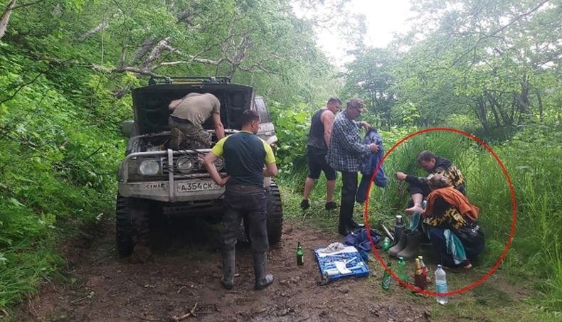  Dikejar Beruang, Pasutri Ini Terpaksa 10 Hari Nangkring di Pohon 