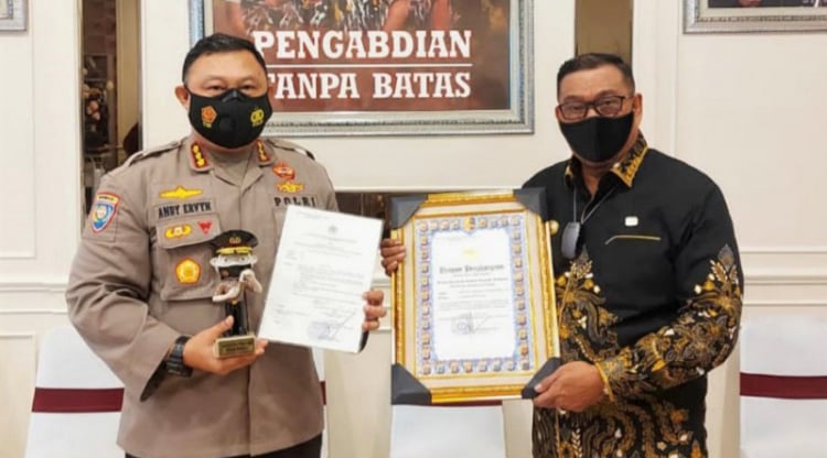 title Kapolri Tetapkan Maluku Jadi Provinsi Terbaik Menerapkan PPKM Mikro Kapolri Tetapkan Maluku Jadi Provinsi Terbaik Menerapkan PPKM Mikro