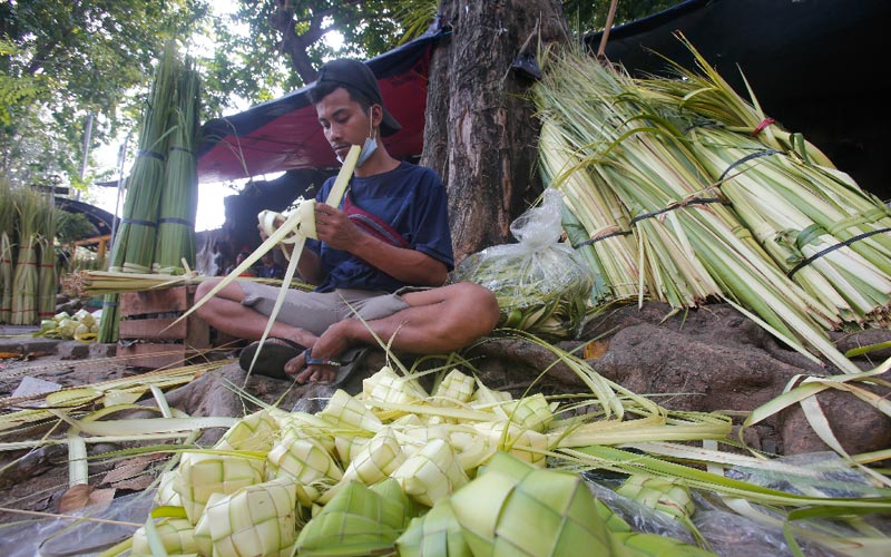  Penjualan Kulit Ketupat Sepi Imbas Pemberlakuan PPKM Darurat - Bagian 2