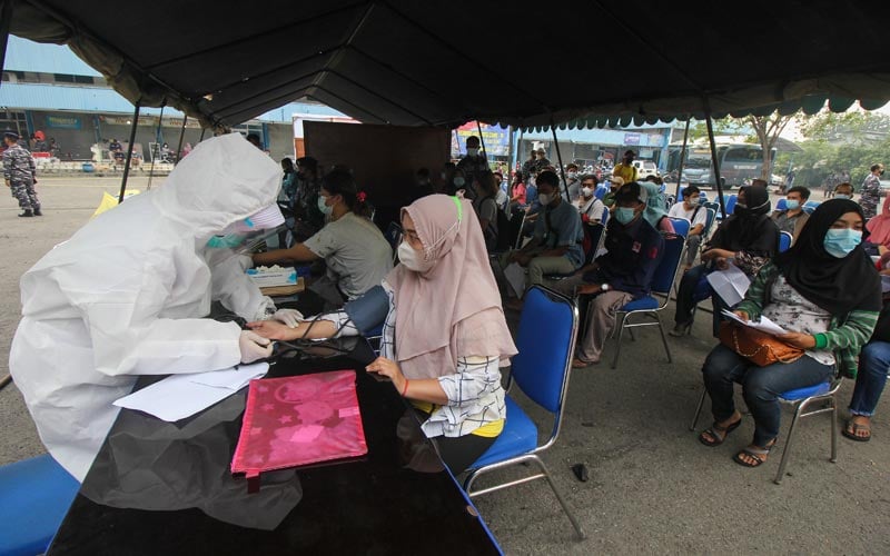 Koarmada II Gelar Serbuan Vaksinasi COVID-19 untuk Masyarakat Maritim  - Bagian 1