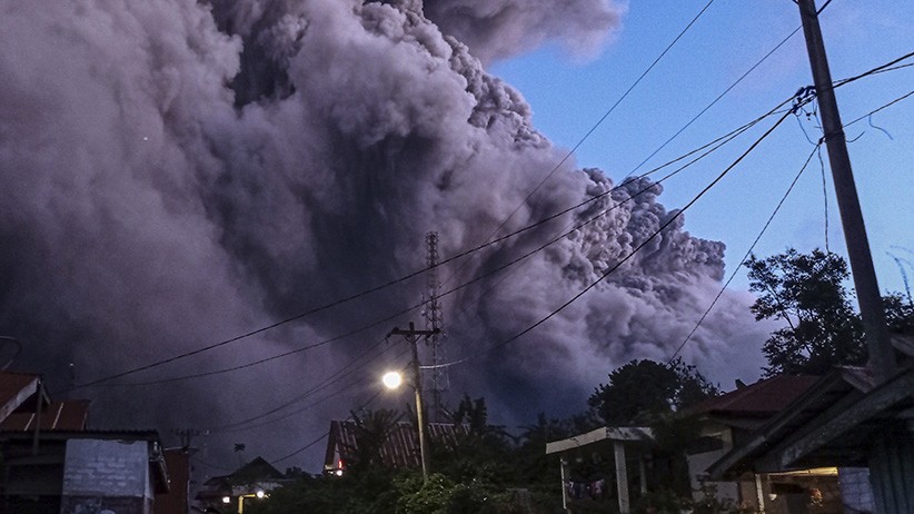 Gunung Sinabung Erupsi Tinggi Kolom Abu Capai 1 Kilometer - Bagian 2