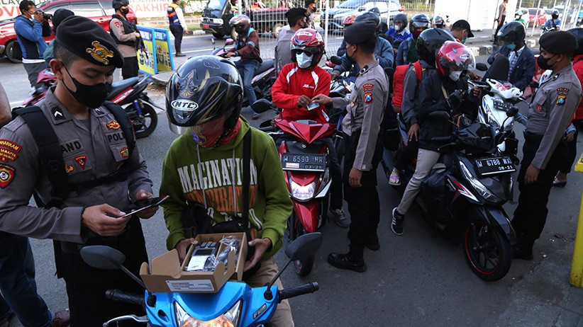 Jelang Idul Adha, Akses Menuju Jembatan Suramadu Diperketat - Bagian 2