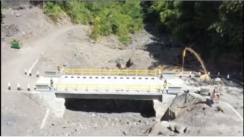 Buka Isolasi Desa di Kaki Gunung Agung, Program TMMD ke 111 Bangun Jembatan Permanen