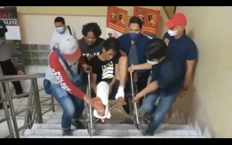  Terekam CCTV Masuk Rumah Warga, Pria Palembang Ini Ditembak Polisi 