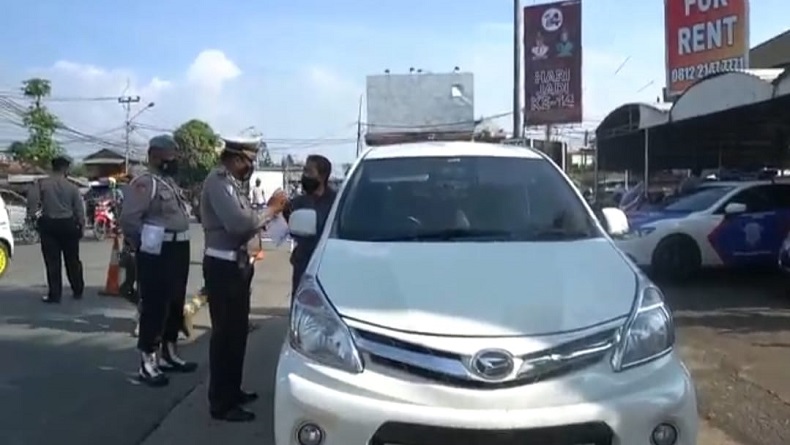 Sehari Jelang Idul Adha, Puluhan Mobil asal Jabodetabek Diputar Balik di Tol Padalarang