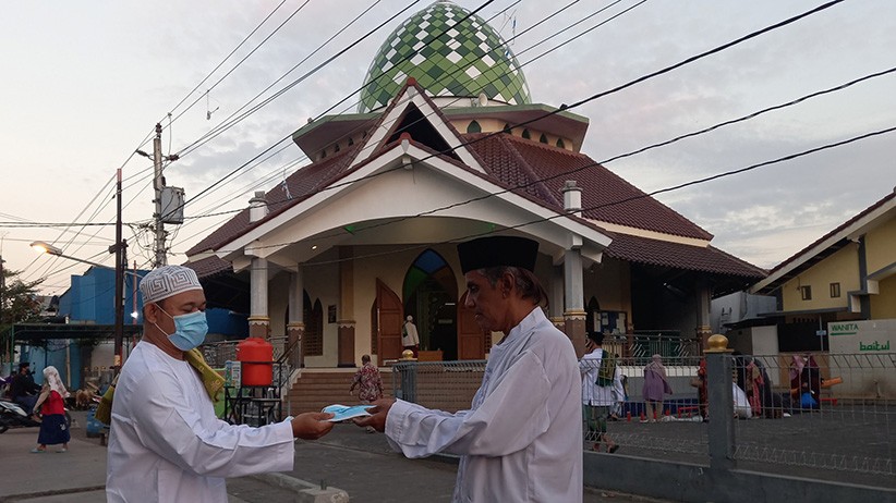 Warga Kuningan Semarang Gelar Sholat Idul Adha dengan Prokes Ketat - Bagian 3