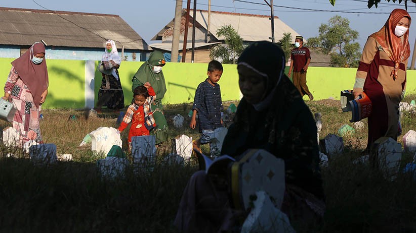 Tradisi Ziarah Kubur usai Sholat Idul Adha - Bagian 3