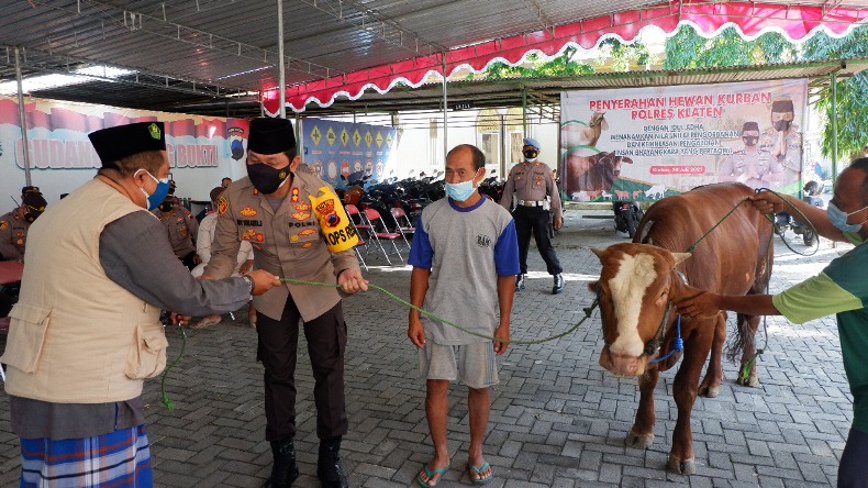 Idul Adha, Polres Klaten Serahkan Puluhan Hewan Kurban 