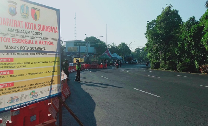 title Perbatasan Dijaga Ketat, Ruas Jalan Utama Surabaya Sepi saat Libur Idul Adha Perbatasan Dijaga Ketat, Ruas Jalan Utama Surabaya Sepi saat Libur Idul Adha