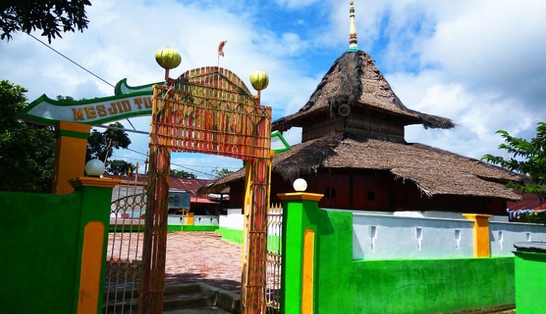 Masjid Tua Berumur 7 Abad di Maluku, Terdapat Mushaf Alquran Ditulis Tangan