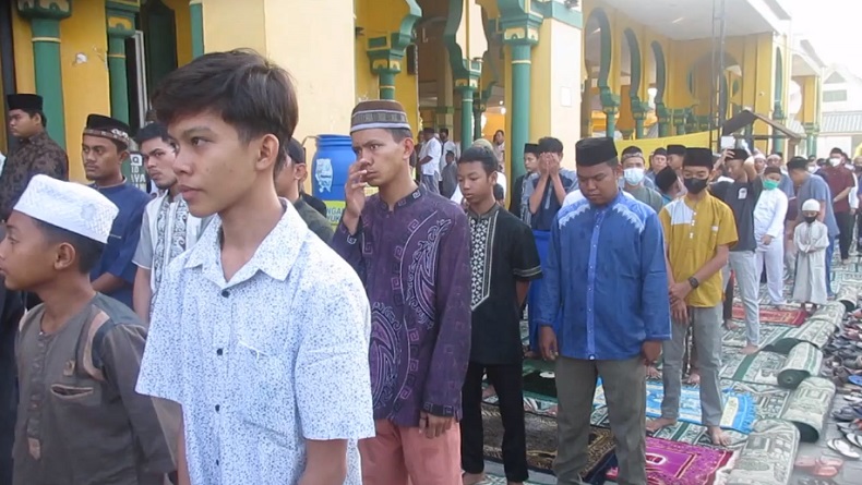 title Salat Idul Adha di Masjid Al Osmani, Jemaah Doakan Pandemi Covid-19 Segera Berakhir Salat Idul Adha di Masjid Al Osmani, Jemaah Doakan Pandemi Covid-19 Segera Berakhir