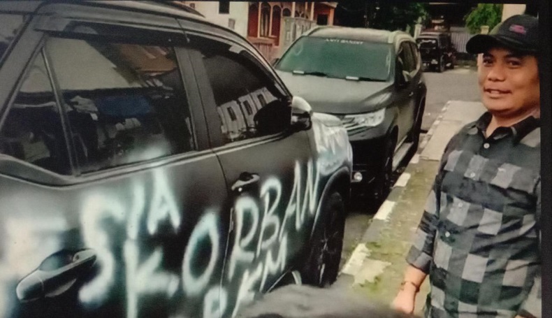 Kecewa dengan PPKM Darurat, Pengusaha Kuliner di Kuningan Corat-Coret Fortuner