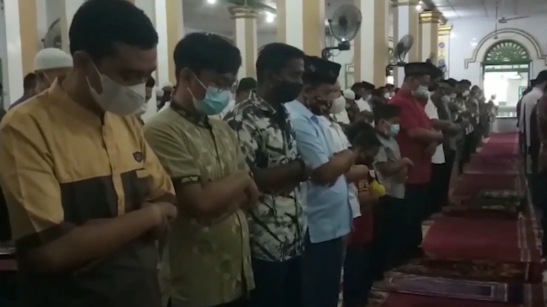 Ratusan Warga Padang Laksanakan Salat Id di Masjid Raya Ganting
