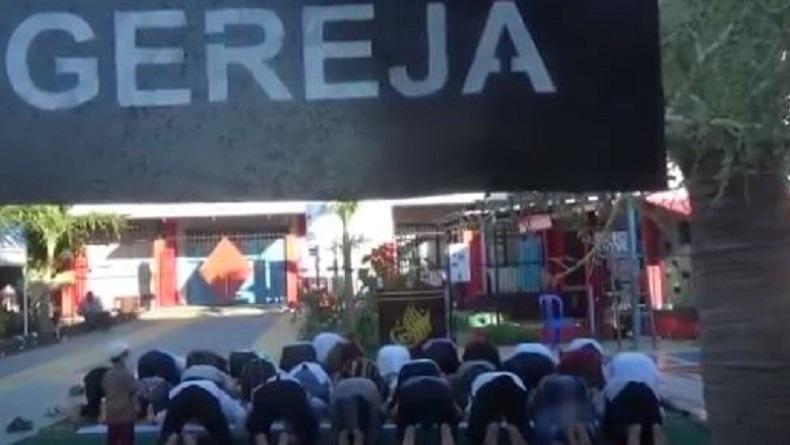 Warga Binaan Rutan Kupang Sholat Id di Halaman Gereja, Doakan Pandemi Segera Berlalu 