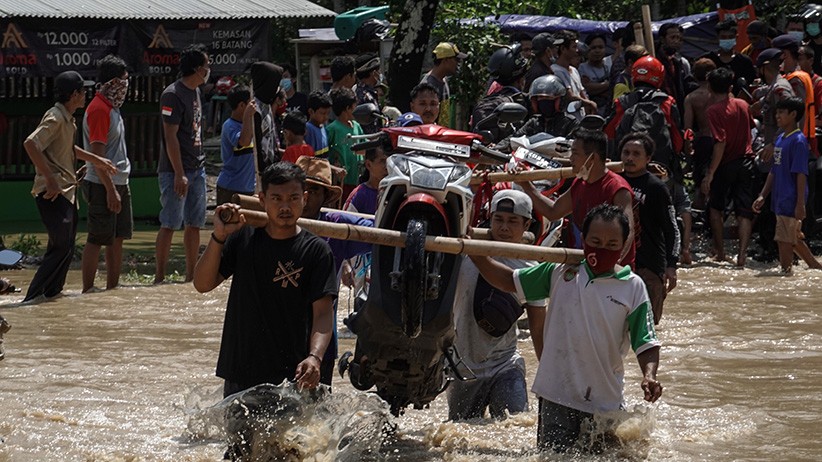 Cilacap Diterjang Hujan Deras, 3 Titik Jalan Nasional Banjir hingga 1 Meter - Bagian 3