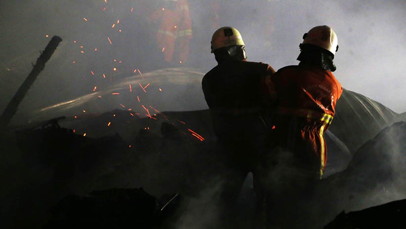 Rumah-Rumah Petak Semi Permanen di Surabaya Ludes Terbakar - Bagian 4