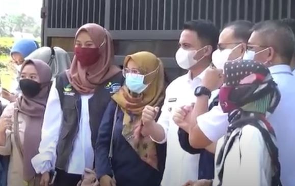 Bagikan Sembako, Wabup Bandung Sahrul Gunawan Picu Kerumunan Emak-Emak