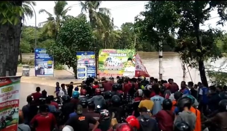 Banjir Satu Meter Rendam Jeruklegi, Akses Jalan Nasional Jakarta-Cilacap Putus 